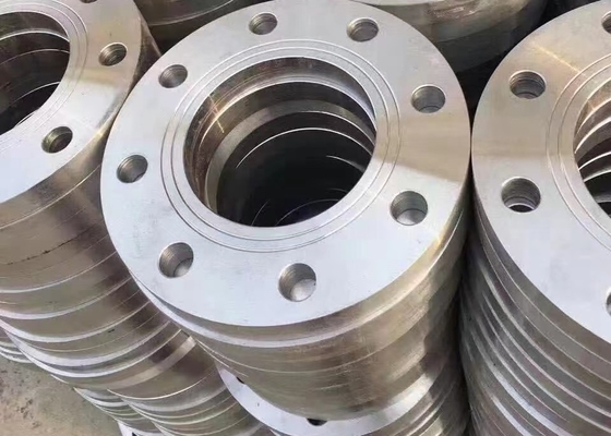 الانزلاق على الرقبة الملحومة من الصلب الكربوني شفة مزورة Pn16 Dn 100 Gost 12820 مع زيت مضاد للصدأ