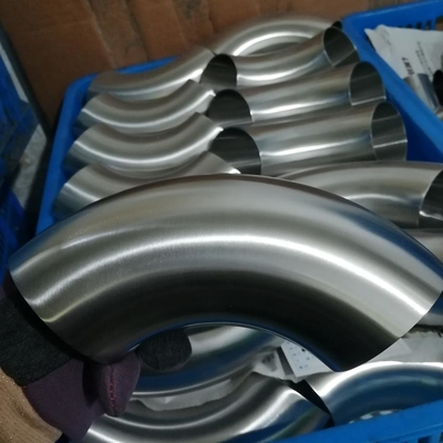 R1 R1.5 90 درجة أنبوب فولاذي كوع A234 Wpb لوحة سوداء ملحومة بعقب 8 &quot;